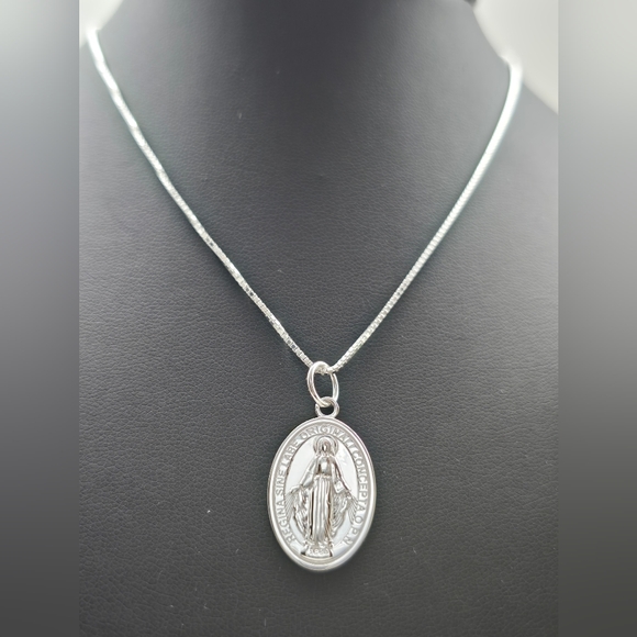 ♥️ MIRACULOUS MARY NECKLACE - Picture 3 of 7